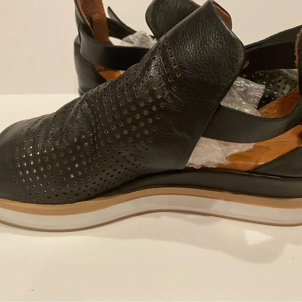 Piampiani Perforated Gorgeous Leather Open-Toe Platform Sandals Size 41/10.5